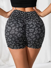 Cargar imagen en el visor de la galería, Animal print short