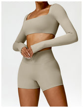 Cargar imagen en el visor de la galería, Conjunto de 2 piezas (short + crop top)
