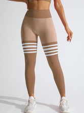 Cargar imagen en el visor de la galería, Legging push up cintura V con rayas