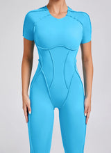 Cargar imagen en el visor de la galería, Mono largo espalda V con realce y manga corta