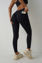 Cargar imagen en el visor de la galería, Legging cintura V con bolsillos