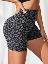 Cargar imagen en el visor de la galería, Animal print short