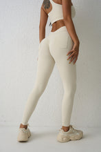 Cargar imagen en el visor de la galería, Legging cintura V con bolsillos