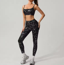 Cargar imagen en el visor de la galería, Yoga set printed