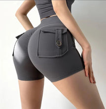 Cargar imagen en el visor de la galería, Short con bolsillos Mia