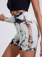 Cargar imagen en el visor de la galería, Tie dye short rasgado