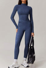 Cargar imagen en el visor de la galería, Yoga set printed