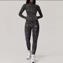 Cargar imagen en el visor de la galería, Yoga set printed