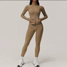 Cargar imagen en el visor de la galería, Yoga set printed