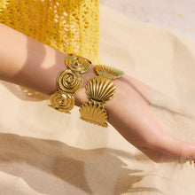 Cargar imagen en el visor de la galería, Pulsera de concha acanalada
