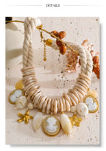 Cargar imagen en el visor de la galería, Golden glam vintage

