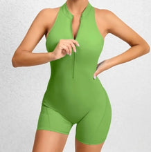 Cargar imagen en el visor de la galería, Jumpsuit ruched short
