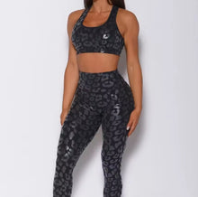 Cargar imagen en el visor de la galería, Conjunto de yoga animal print
