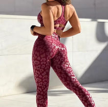 Cargar imagen en el visor de la galería, Conjunto de yoga animal print

