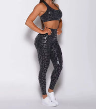 Cargar imagen en el visor de la galería, Conjunto de yoga animal print
